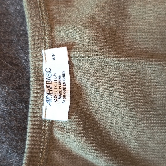 NWOT khaki green crop tank top - Picture 2 of 4